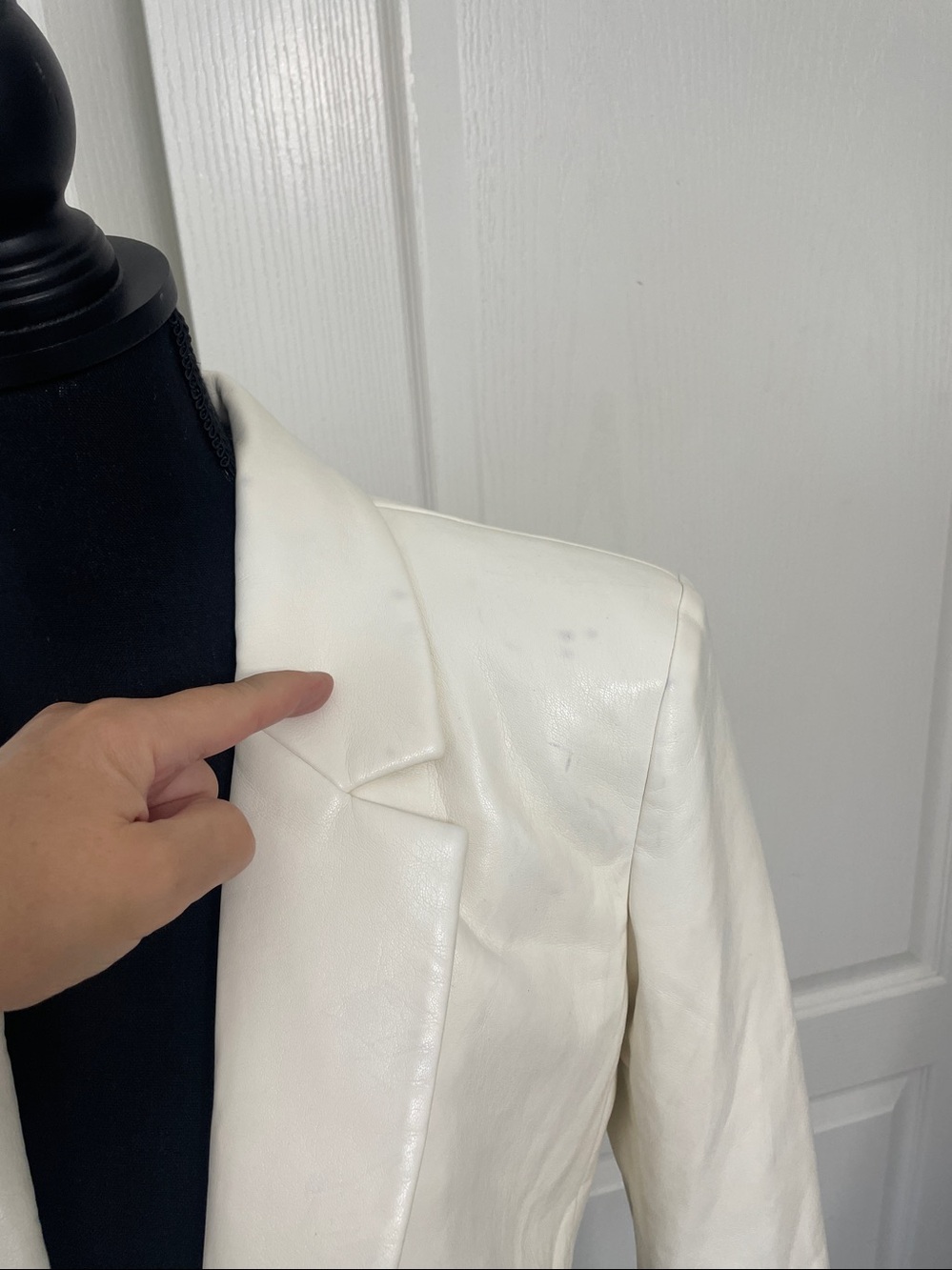 AS IS Alice + Olivia faux butter-soft leather cropped blazer ivory jacket US 12 - Picture 8 of 12